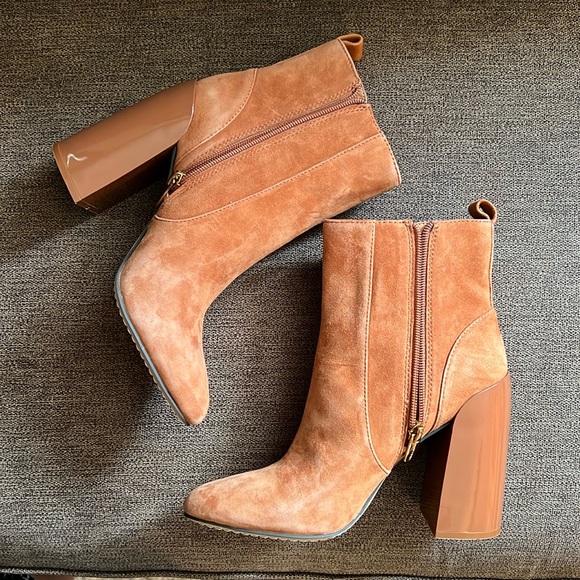 NEW Vince Camuto Enverna Block Heel Bootie Size 6.5 In Caramel Color - Picture 10 of 13